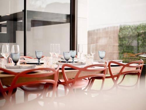 Restoran atau tempat lain untuk makan di Stunning Design Villa with large private Pool 30sqm