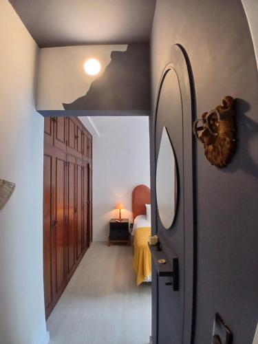 a hallway with a door leading to a bedroom at Suíte Casal com Hidro no Centro - Infinito Particular in Guararema