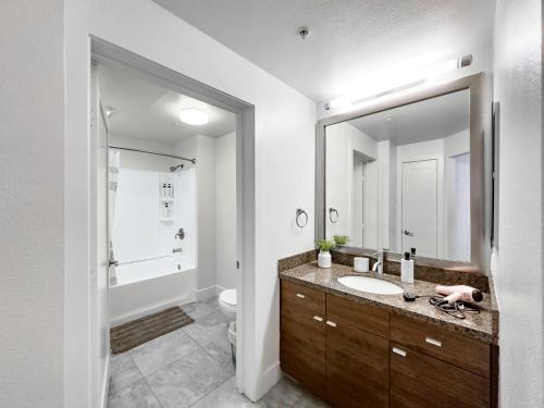 Stylish 1bd in Marina Del Rey with Free Parking photo 4