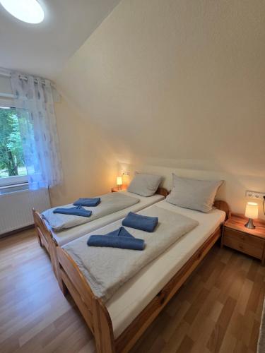 Giường trong phòng chung tại Ferienhaus am Kurpark Norddeich
