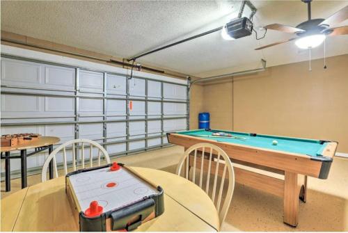 Themed villa w pool, hot tub & arcade near parks photo 43