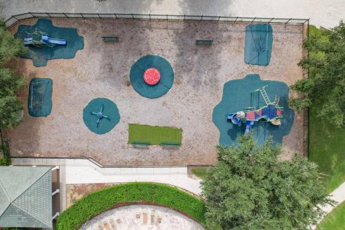 Themed villa w pool, hot tub & arcade near parks photo 54