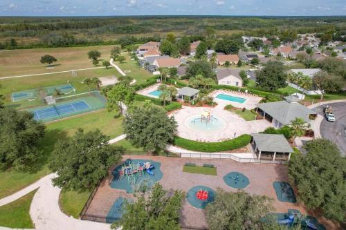 Themed villa w pool, hot tub & arcade near parks photo 56