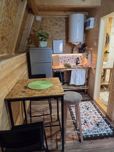 Η κουζίνα ή μικρή κουζίνα στο Apartman Snežana Jugovo 2