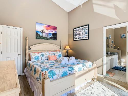 Screened pool & spa resort access near Disney photo 32