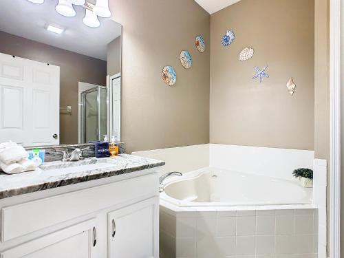 Screened pool & spa resort access near Disney photo 40