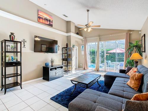 Screened pool & spa resort access near Disney photo 6