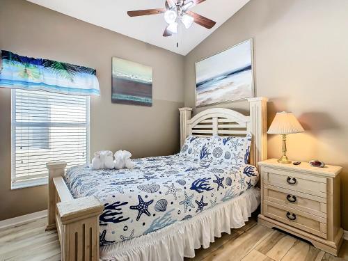 Screened pool & spa resort access near Disney photo 3