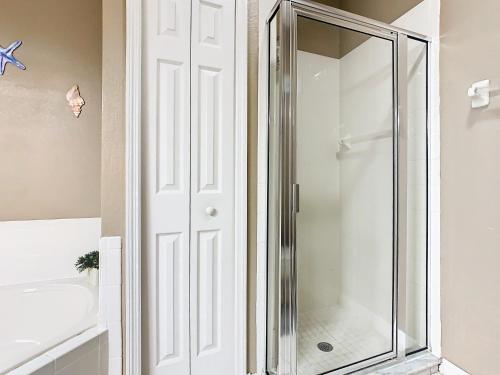 Screened pool & spa resort access near Disney photo 45