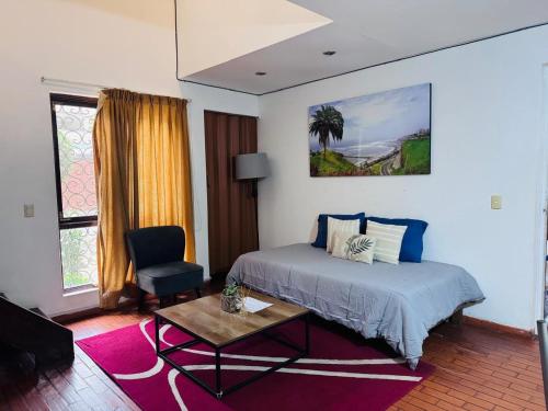 Un ou plusieurs lits dans un hébergement de l'établissement Monterrico Polo Aparts 6 - DPTO CON 3 CAMAS FRENTE EMBAJADA USA