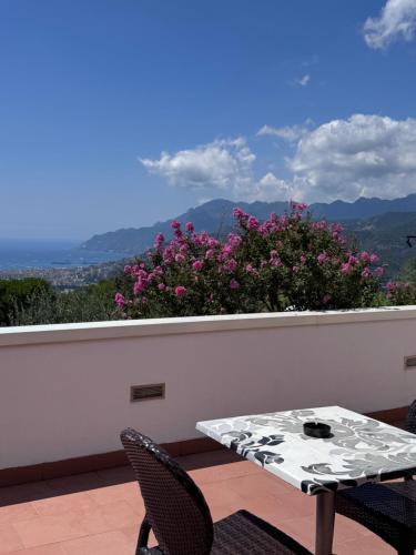 a table and chairs on a balcony with flowers at B&B Villa Setharè in Salerno