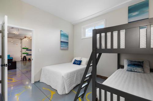 a bedroom with a bunk bed and a ladder at Pleasant Valley Resort in Arcadia