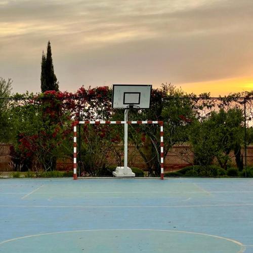 a basketball hoop on top of a tennis court at Waky Marrakech Villa in El Rhechat