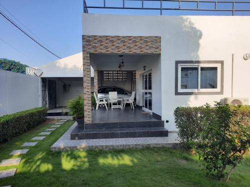 Το κτήριο όπου στεγάζεται  η βίλα