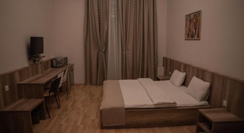TV a/nebo společenská místnost v ubytování The Liman Hotel Baku
