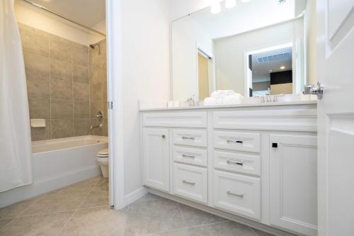 Magical 5BR w Pool Minutes from Disney 16161 photo 48