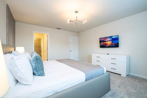 Magical 5BR w Pool Minutes from Disney 16161 photo 42