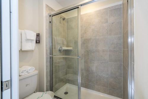 Magical 5BR w Pool Minutes from Disney 16161 photo 44