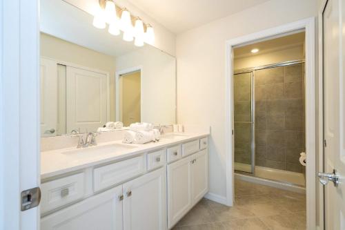 Magical 5BR w Pool Minutes from Disney 16161 photo 43