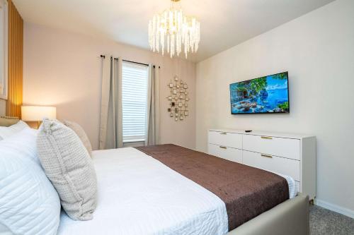 Magical 5BR w Pool Minutes from Disney 16161 photo 56