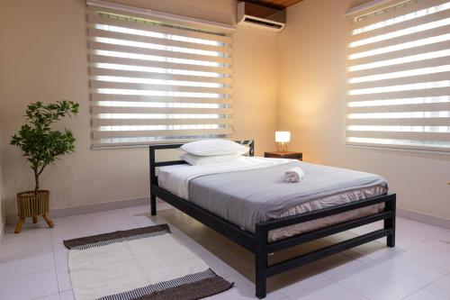 Cozy 4 Bedroom Townhouse In Community 25, Tema