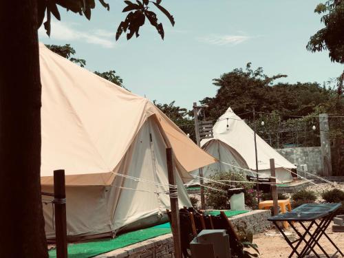 a group of tents sitting in a yard at Tháng Tư Glamping in Ha Tien