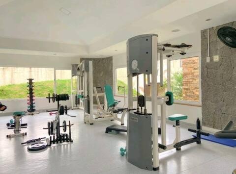 Fitness centrum a/nebo fitness zařízení v ubytování Suíte aconchegante vista jardim