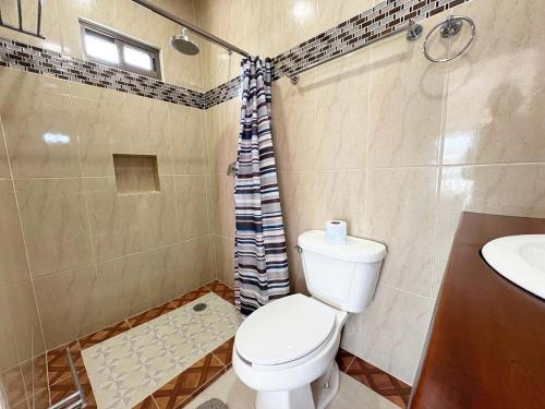 Ένα μπάνιο στο Suite Amanecer con vista al mar