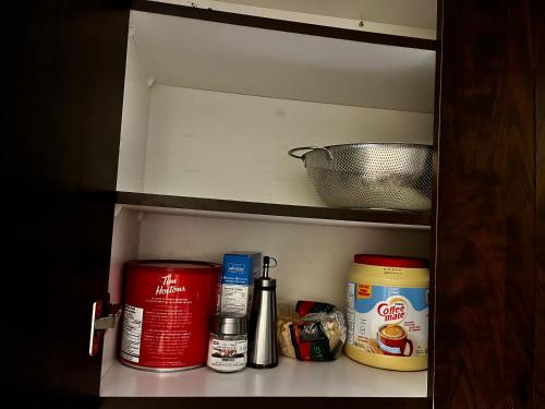 Amazing Calgaryにあるキッチンまたは簡易キッチン