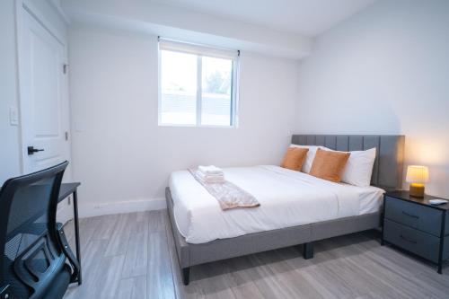 a bedroom with a bed and a window at Modern 2BR2BA Home Near USC Walk to Campus in Los Angeles