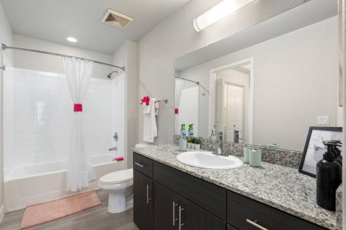 Gallery image of Quiet Green Oasis | Enjoy Pool, Hot Tub & Gym in Tempe Junction