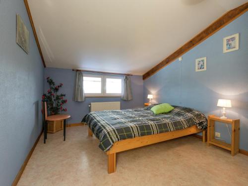 Postel nebo postele na pokoji v ubytování Group Cottage in Lierneux