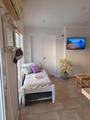 Ένα ή περισσότερα κρεβάτια σε δωμάτιο στο Amani Tandil - Alojamiento con patio y pileta en el centro de la ciudad