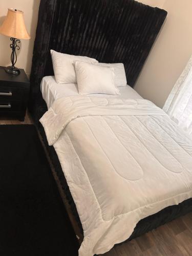Ένα ή περισσότερα κρεβάτια σε δωμάτιο στο Estin Cozy