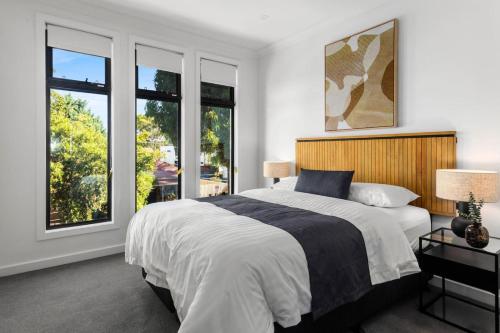 Postel nebo postele na pokoji v ubytování Sophisticated and Chic Living Experience UPMARKET Bowden