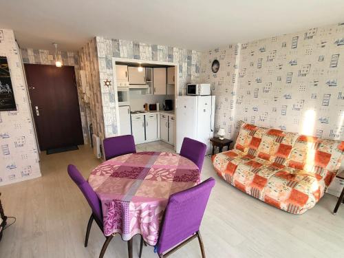 Appartement T2 : grande terrasse équipée, parking, à 200m de la mer et 400m de la plage