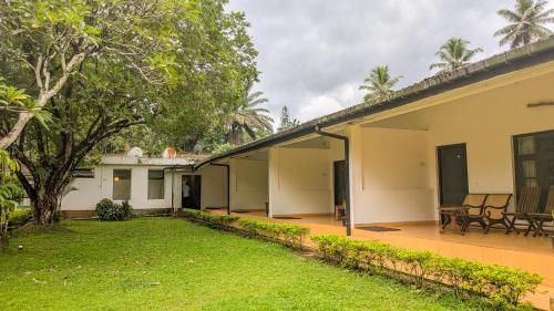an external view of a house with a yard at Heritage Kithulgala Rest House - Historic Home to a Bird Sanctuary in Kitulgala