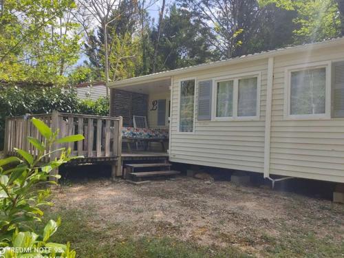 Fotografie z fotogalerie ubytování Mobil home confortable pour 4 pers. avec terrasse - API-1-52-277 v destinaci La Cassagne