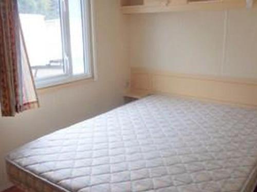 Ένα ή περισσότερα κρεβάτια σε δωμάτιο στο Mobil home spacieux avec terrasse - 8 personnes - API-1-52-408