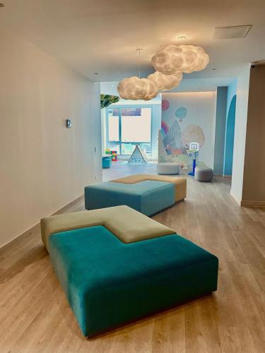 a room with two beds and a ceiling with clouds at Luxury Apartment Leparc Residences in Quito
