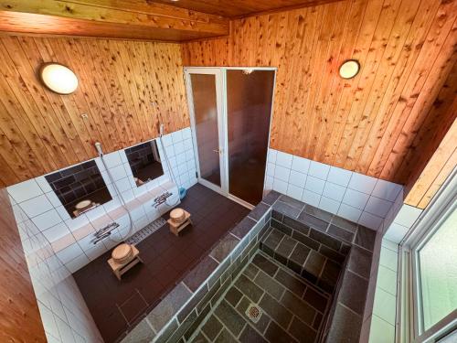 an overhead view of a bathroom with two toilets at Ringo Lodge Hakuba in Hakuba