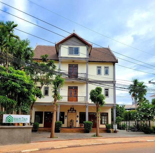 Domnak Soksan Boutique
