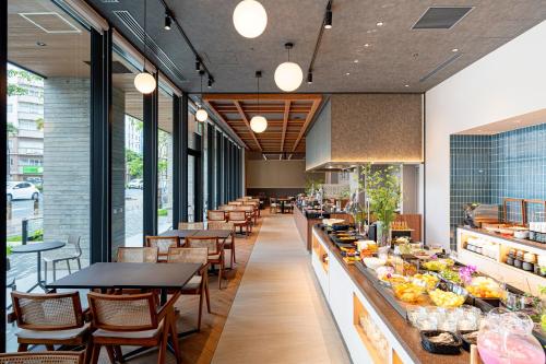 Makanan di atau berdekatan hotel
