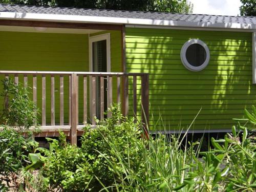 Mobil home cosy avec terrasse à Mialet, 4 personnes - API-1-52-680