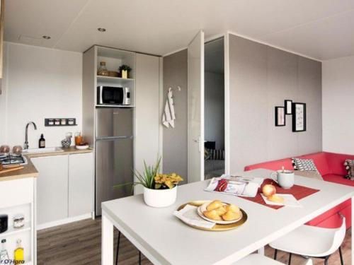 Mobil home avec Terrasse - 2 Chambres, Jusqu'à 5 Pers. - API-1-52-623