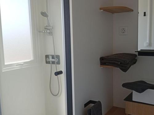 Φωτογραφία από το άλμπουμ του Mobil home avec Terrasse à Anduze - API-1-52-692 σε Anduze