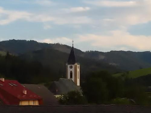 Ein allgemeiner Bergblick oder ein Berglick von der Ferienwohnung aus