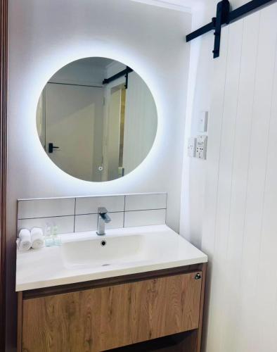Ένα μπάνιο στο Merivale Court Studio
