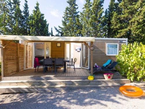 Mobil home spacieux avec terrasse pour 8 personnes - API-1-52-793