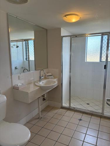 Un baño de The Mayfair Emerald